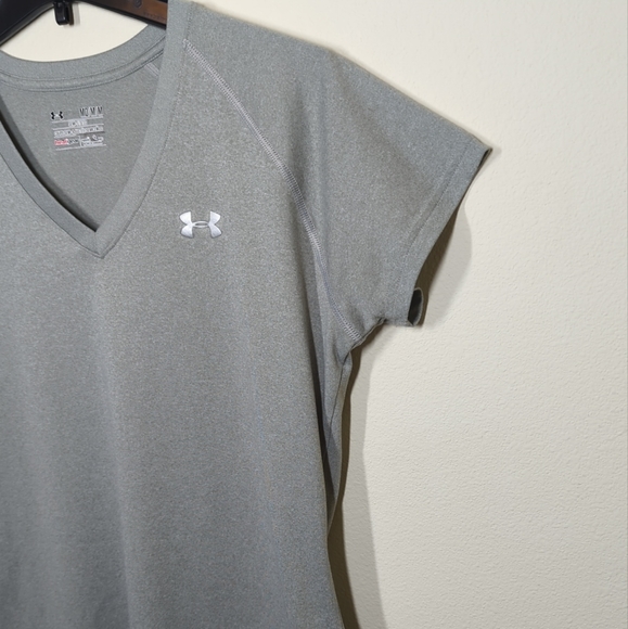 Under Armour Heat Gear Semi Fitted Gray S/S V-neck T-shirt Women’s - Picture 6 of 8
